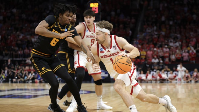 Iowa avanza al Elite Eight tras remontar ante Nebraska